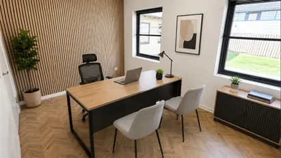 Få dit eget private kontor i Kolding fra kun 1.400 kr./md. med gratis parkering, internet, alarm og adgang til møderum.